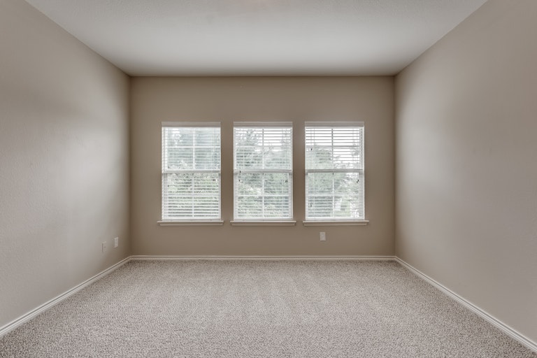 Photo 23 of 28 - 905 Charleston Ln, Savannah, TX 76227