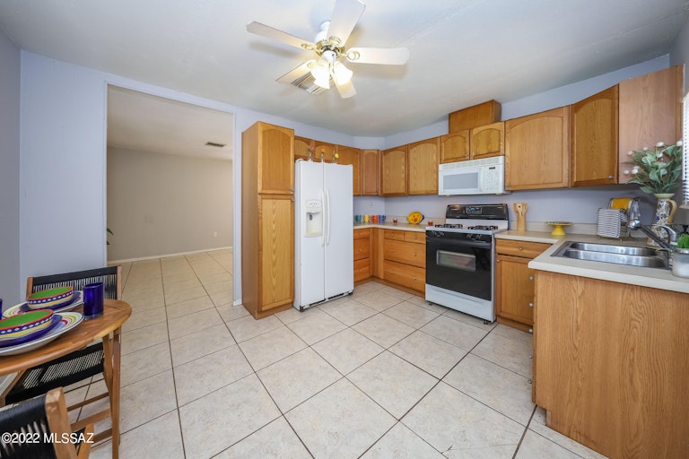 Photo 12 of 23 - 10151 S Green Dr, Tucson, AZ 85756