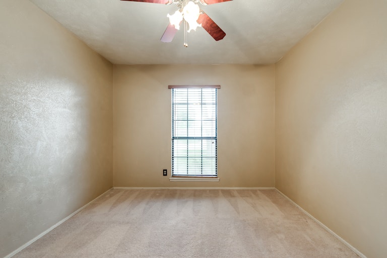 Photo 25 of 30 - 253 Bellwood Dr, Garland, TX 75040
