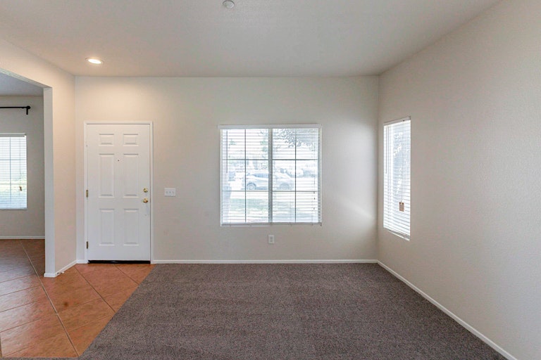 Photo 5 of 27 - 1932 Warwick St, San Jacinto, CA 92582