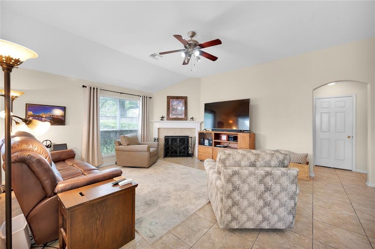 Photo 23 of 33 - 22302 Lamaster Ln, Spring, TX 77373
