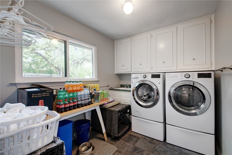 Photo 14 of 32 - 8510 Appalachian Dr, Austin, TX 78759
