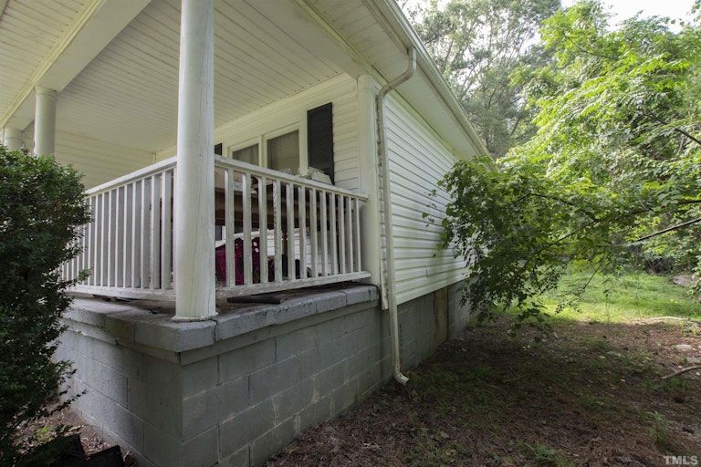 Photo 16 of 33 - 104 Archdale Dr, Durham, NC 27707