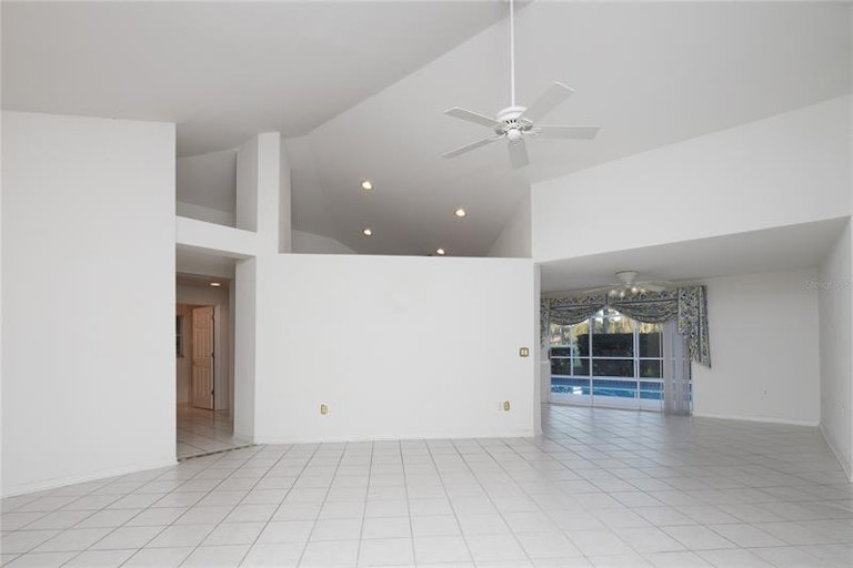 Photo 5 of 29 - 2762 Golf Lake Dr, Plant City, FL 33566