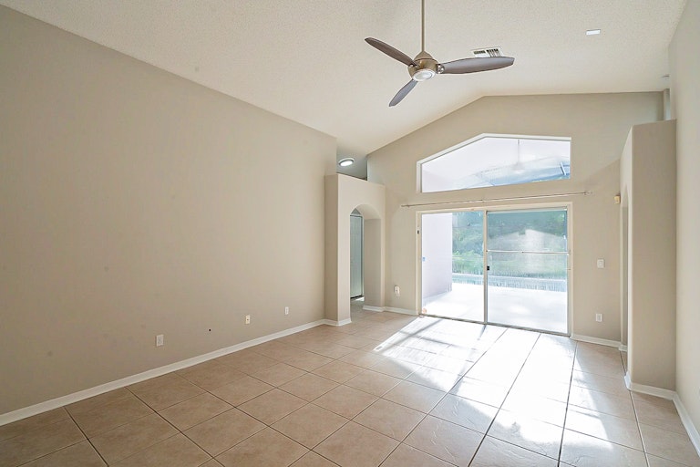 Photo 15 of 34 - 4670 Prairie Point Blvd, Kissimmee, FL 34746
