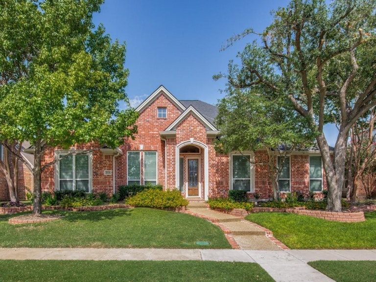 Photo 1 of 36 - 2008 Covey Glen Rd, McKinney, TX 75072