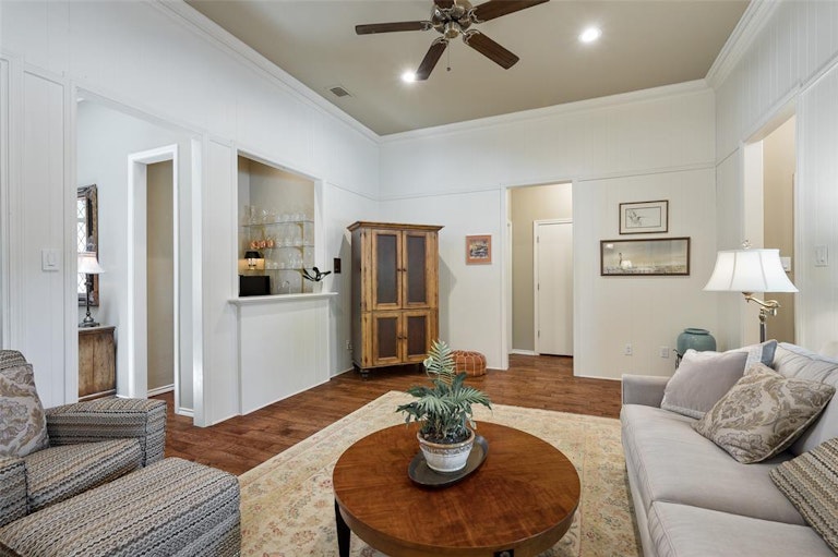 Photo 16 of 40 - 7336 Williamswood Dr, Dallas, TX 75252