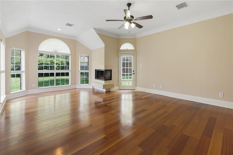 Photo 18 of 37 - 811 Whitby Ct, Sugar Land, TX 77479