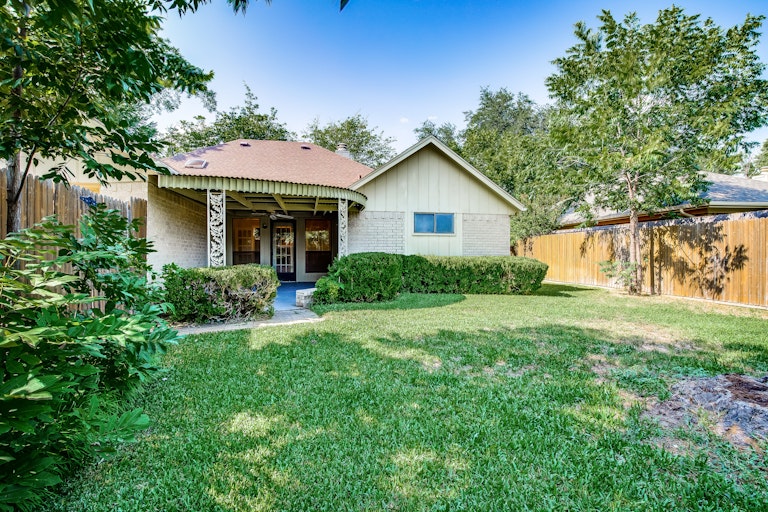 Photo 26 of 27 - 2618 Meadowridge Dr, Garland, TX 75044