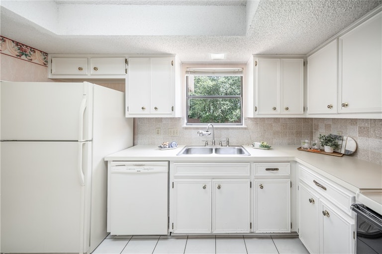 Photo 11 of 37 - 1501 Wilson Heights Dr, Austin, TX 78746