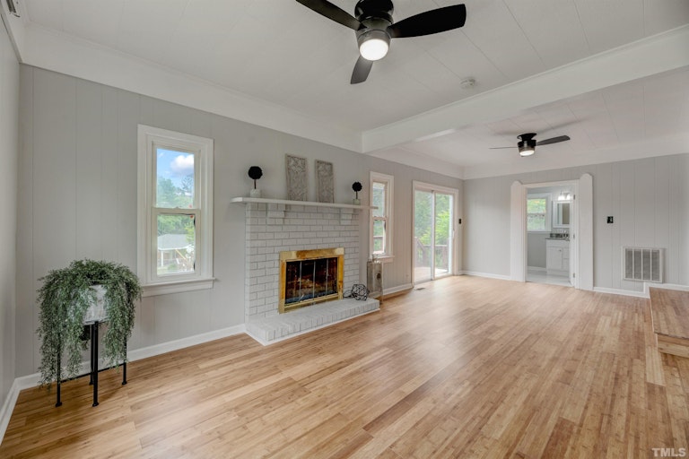 Photo 17 of 36 - 818 Shannon Dr, Chapel Hill, NC 27516