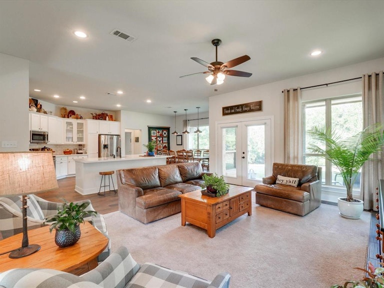 Photo 8 of 40 - 6409 Shoreline Dr, Little Elm, TX 75068