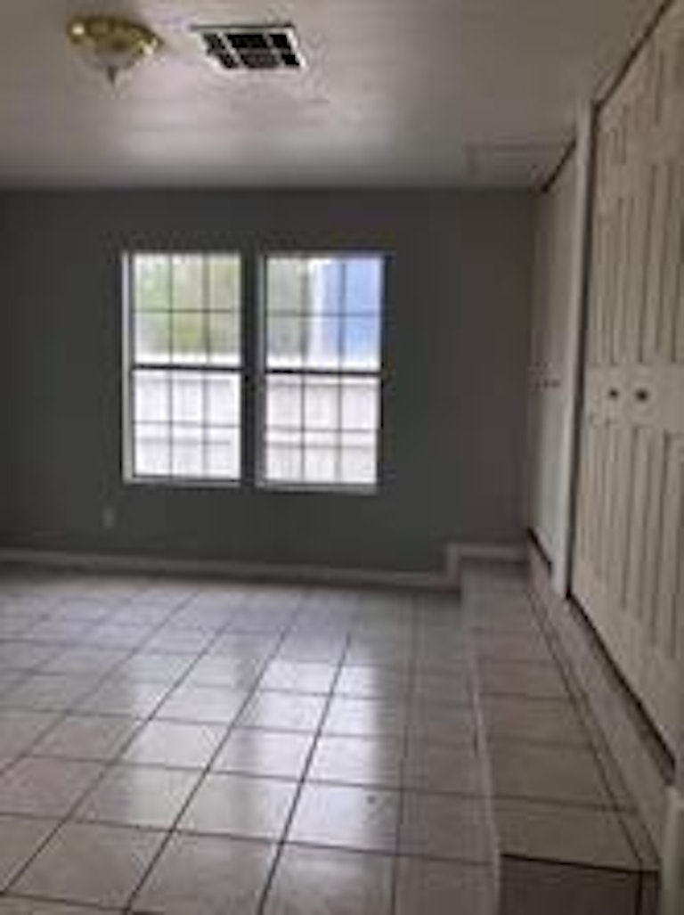 Photo 8 of 22 - 7824 Detroit St, Houston, TX 77017