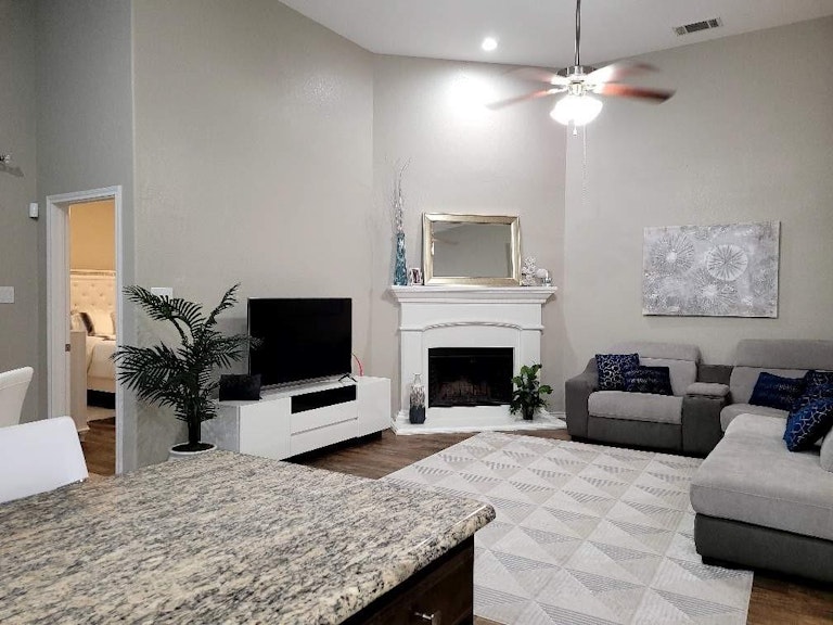 Photo 9 of 15 - 1428 Melanie Trl, Midlothian, TX 76065