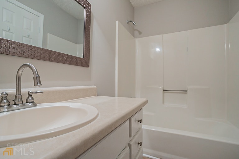 Photo 18 of 26 - 4695 Brandon Acres Ln, Buford, GA 30519