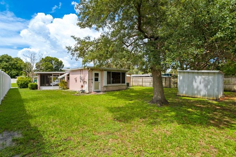 Photo 18 of 29 - 10384 111th Pl, Largo, FL 33773