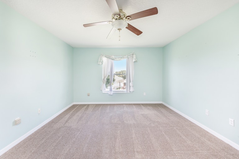 Photo 10 of 17 - 8443 Carriage Pointe Dr, Gibsonton, FL 33534