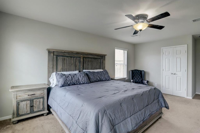 Photo 24 of 32 - 1910 Grandoak Dr, Pearland, TX 77581