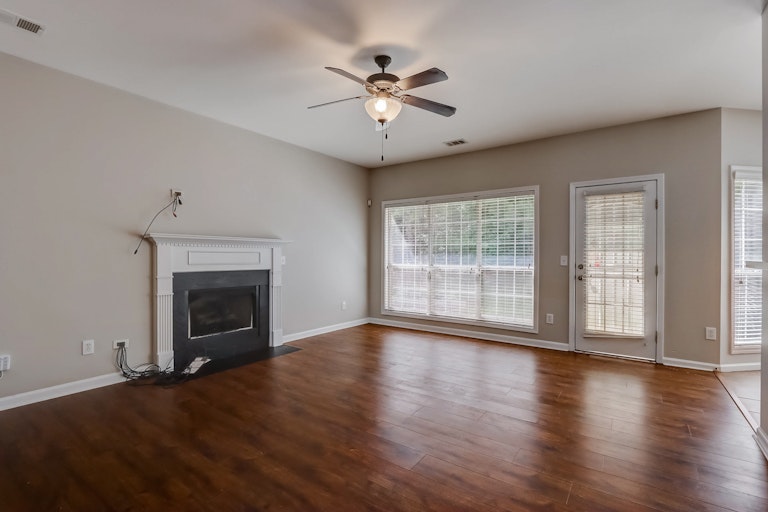 Photo 6 of 27 - 4625 Flat Willow Pl, Douglasville, GA 30135