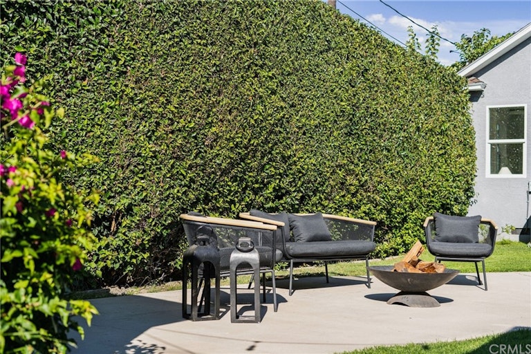 Photo 63 of 64 - 2841 S Palm Grove Ave, Los Angeles, CA 90016