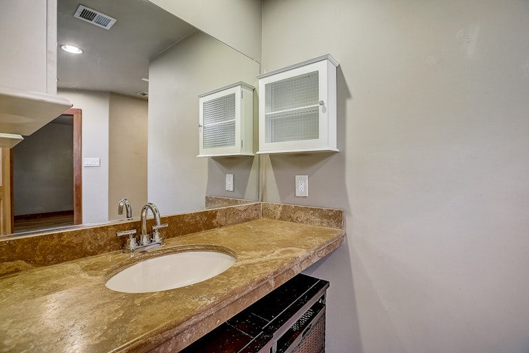 Photo 35 of 60 - 915 Lauder Dr, Spicewood, TX 78669