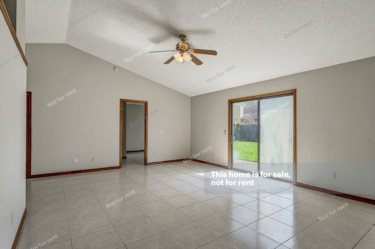 Photo 20 of 32 - 8460 Rockridge Dr, Jacksonville, FL 32244