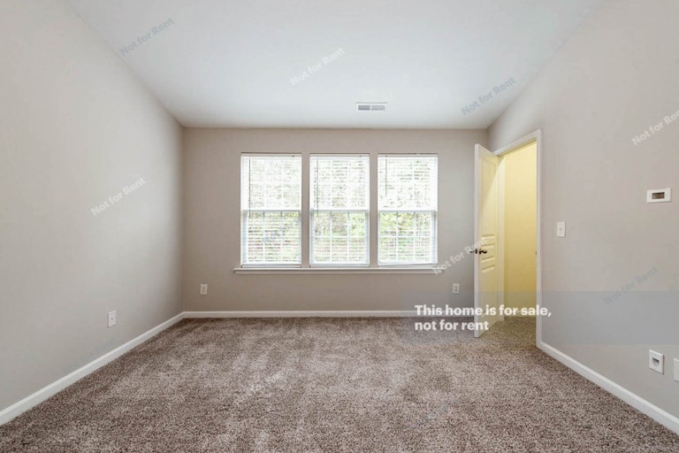Photo 10 of 14 - 7631 Satinwing Ln, Raleigh, NC 27617