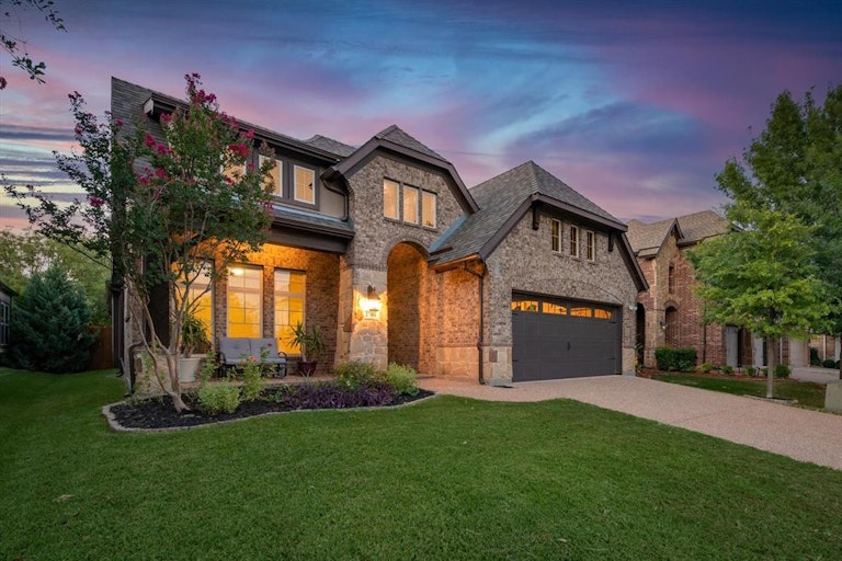 Photo 2 of 40 - 2701 Twinflower Dr, Fort Worth, TX 76244