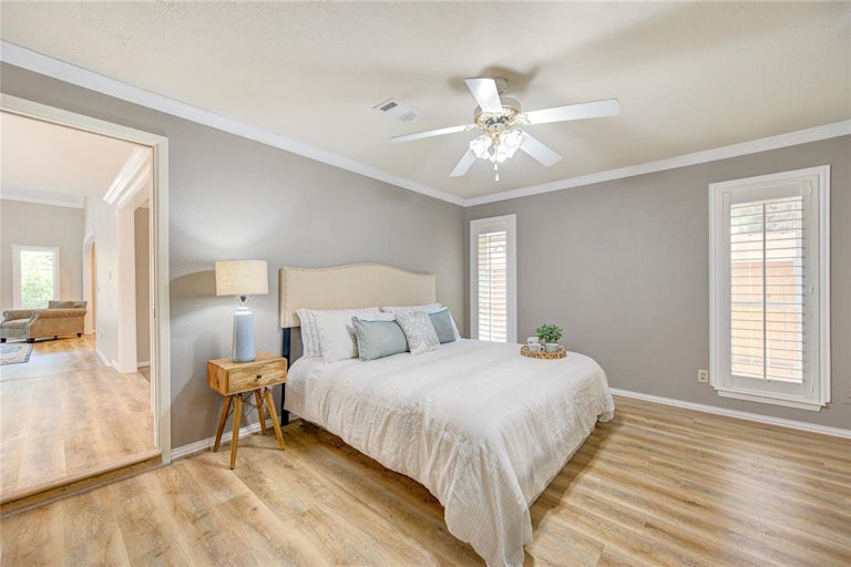 Photo 18 of 32 - 14118 Barryknoll Ln, Houston, TX 77079