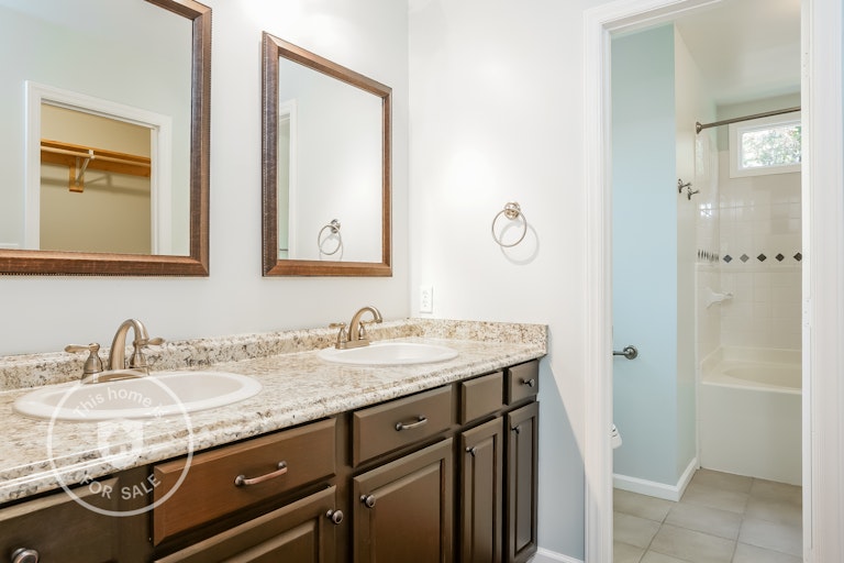 Photo 4 of 25 - 1405 Walking Trl, Fuquay Varina, NC 27526