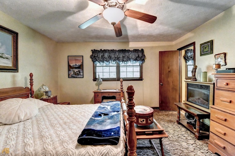 Photo 18 of 39 - 3371 San Antonio Dr, Snellville, GA 30039