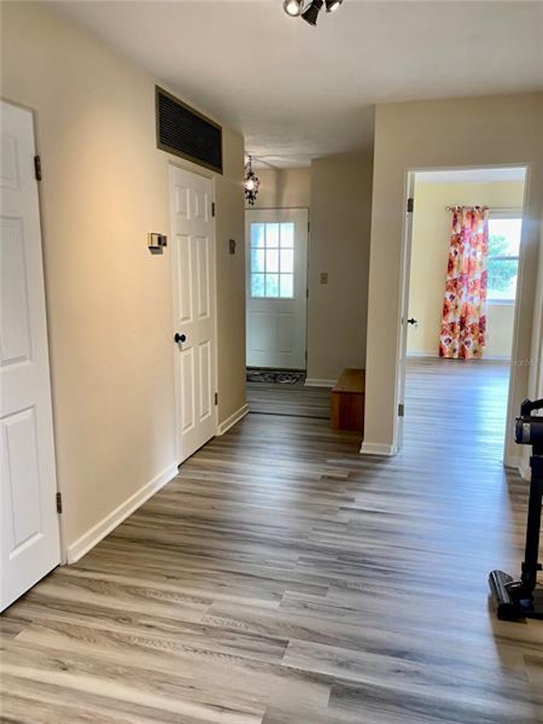 Photo 23 of 60 - 4081 Lake Marianna Dr, Winter Haven, FL 33881