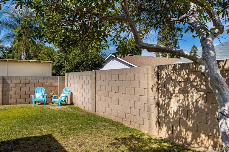Photo 20 of 36 - 331 Monterey Cir, Placentia, CA 92870