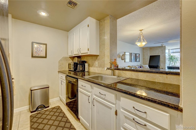 Photo 8 of 36 - 1777 Larimer St #1711, Denver, CO 80202