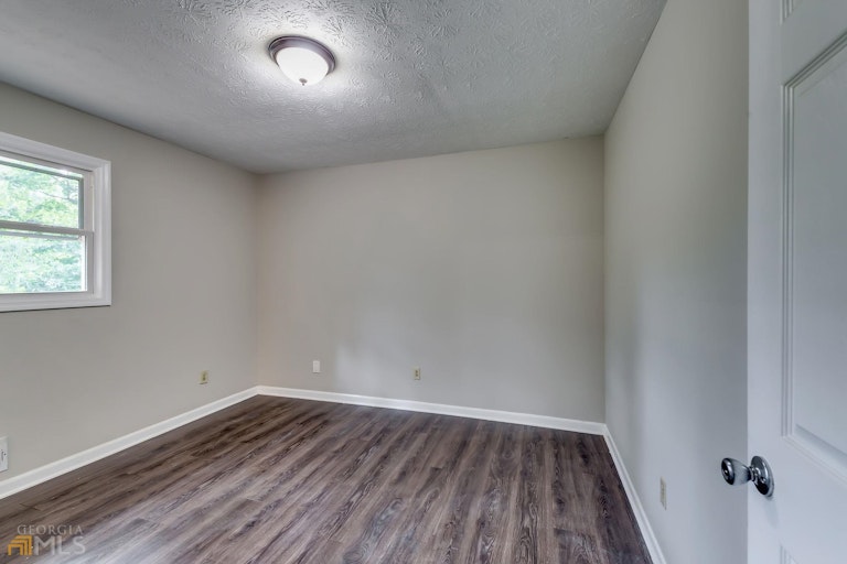 Photo 11 of 24 - 2920 NW Landmark Dr, Conyers, GA 30094
