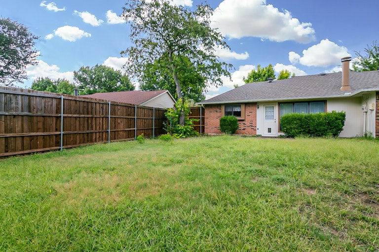 Photo 7 of 23 - 825 Shannon Dr, Plano, TX 75025