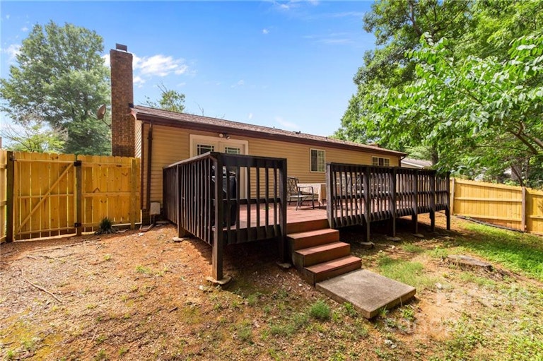 Photo 5 of 38 - 2700 Studley Rd, Charlotte, NC 28212