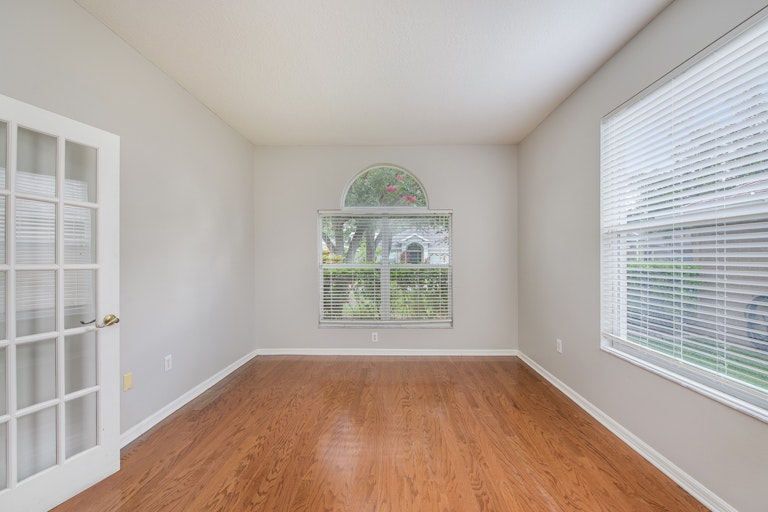 Photo 10 of 19 - 10610 Weybridge Dr, Tampa, FL 33626