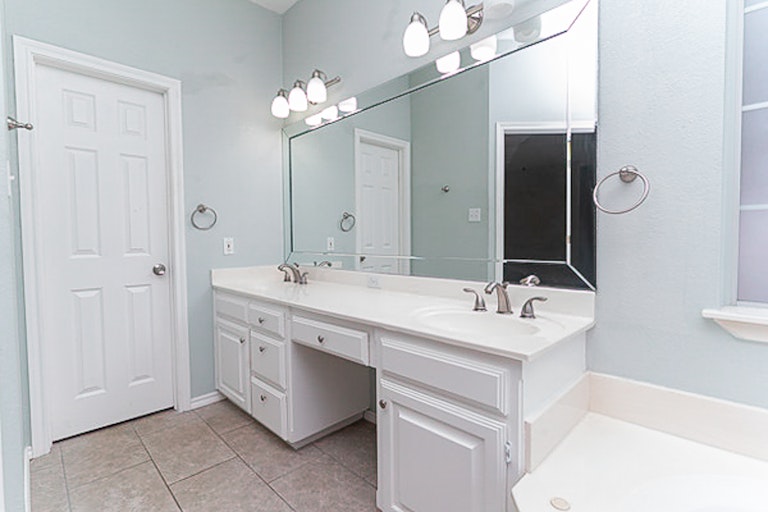 Photo 23 of 25 - 2811 Ashbury Dr, Arlington, TX 76015