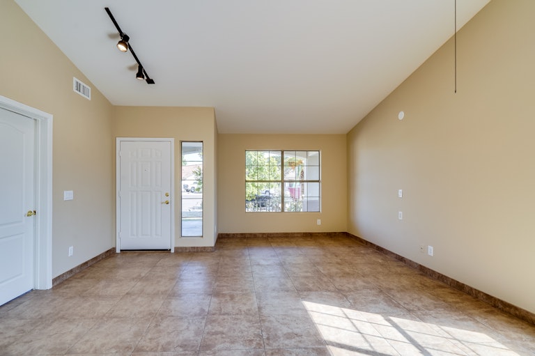 Photo 7 of 22 - 10109 W Potter Dr, Peoria, AZ 85382