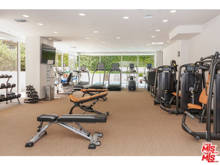 Photo 37 of 40 - 10601 Wilshire Blvd #404, Los Angeles, CA 90024