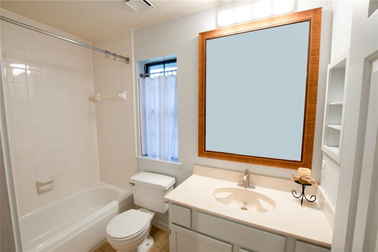 Photo 25 of 29 - 1010 Abbott Dr, Pearland, TX 77584