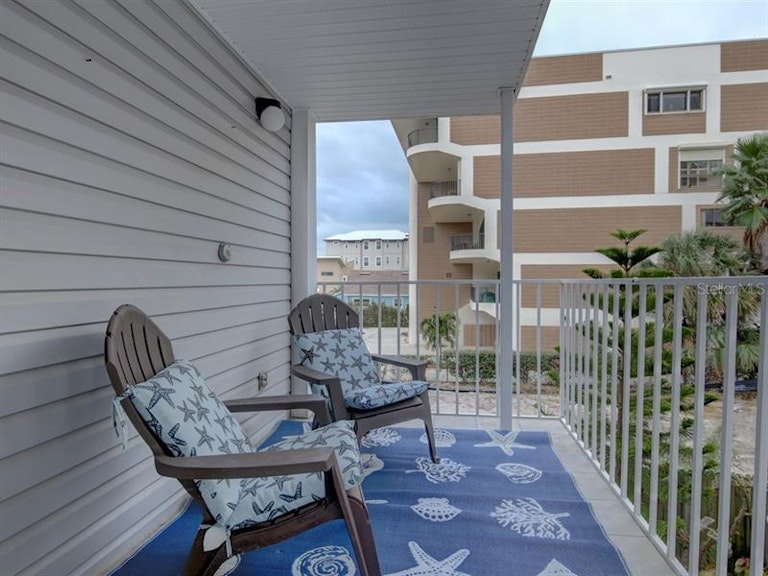 Photo 15 of 22 - 19916 Gulf Blvd, Indian Shores, FL 33785