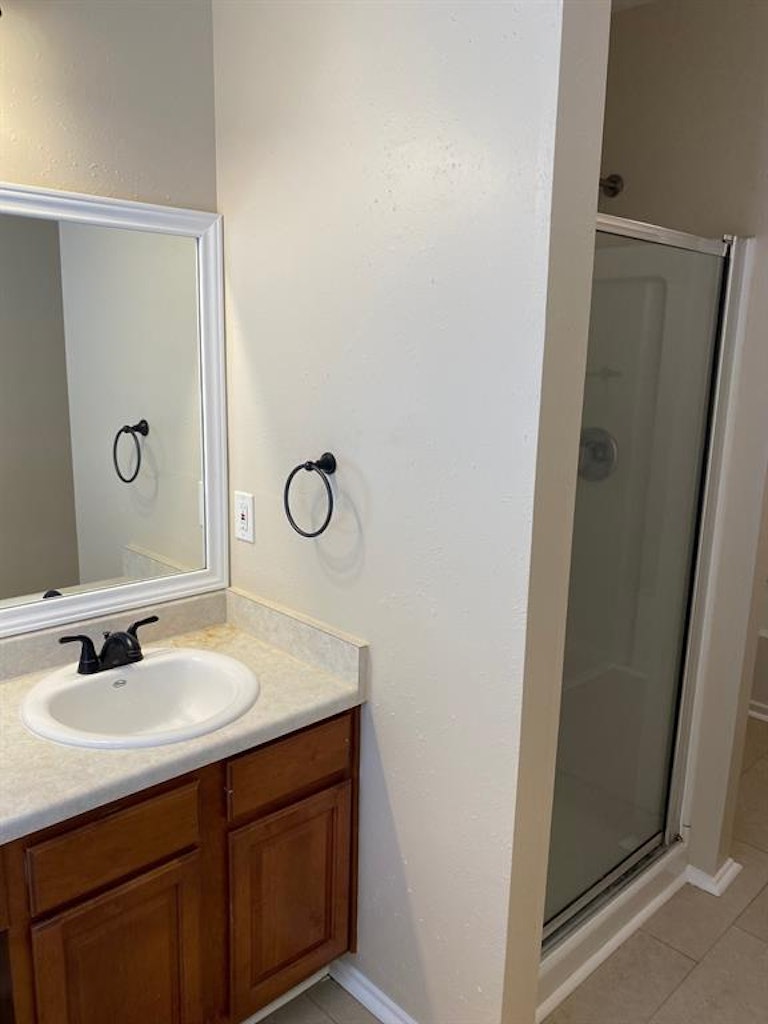 Photo 8 of 11 - 1027 Willow West Dr, Houston, TX 77073