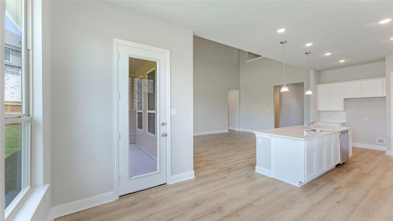 Photo 9 of 28 - 2260 High Plain Ln, Waxahachie, TX 75167