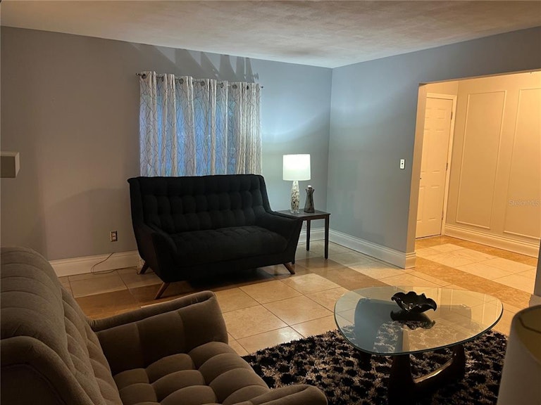 Photo 6 of 37 - 2638 Vine St, Orlando, FL 32806