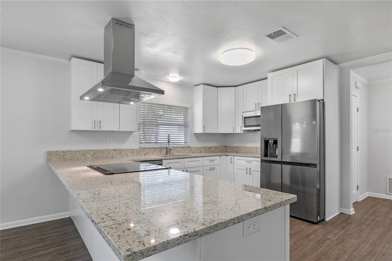 Photo 7 of 35 - 118 E Myrtle St, Howey In The Hills, FL 34737