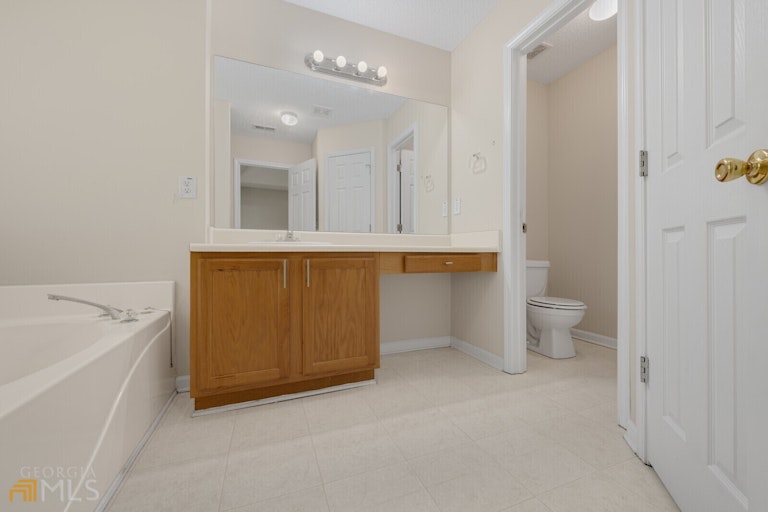 Photo 19 of 34 - 5479 Sweetsprings Dr SW, Powder Springs, GA 30127