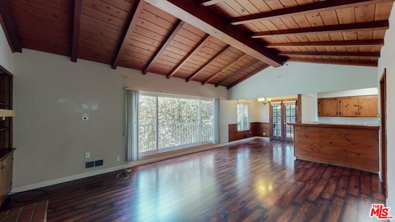 Photo 4 of 18 - 3434 Blair Dr, Los Angeles, CA 90068