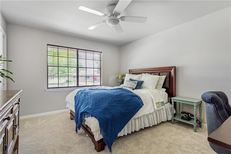 Photo 13 of 26 - 109 Shannon Ln, Georgetown, TX 78628